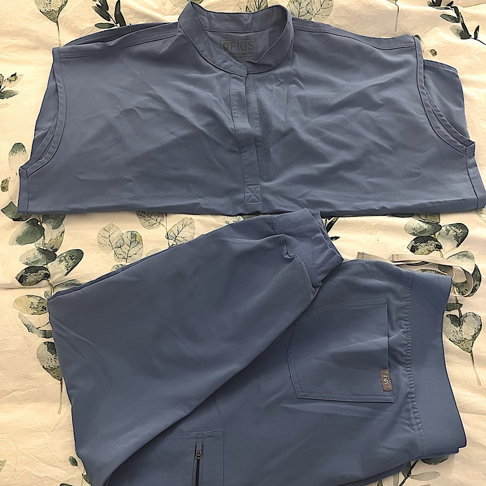 Figs scrub set